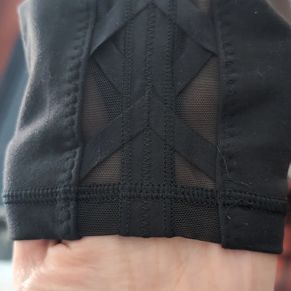 lululemon like new - All The Right Places High-Rise Crop Mesh Lattice - 8 - Picture 5 of 6